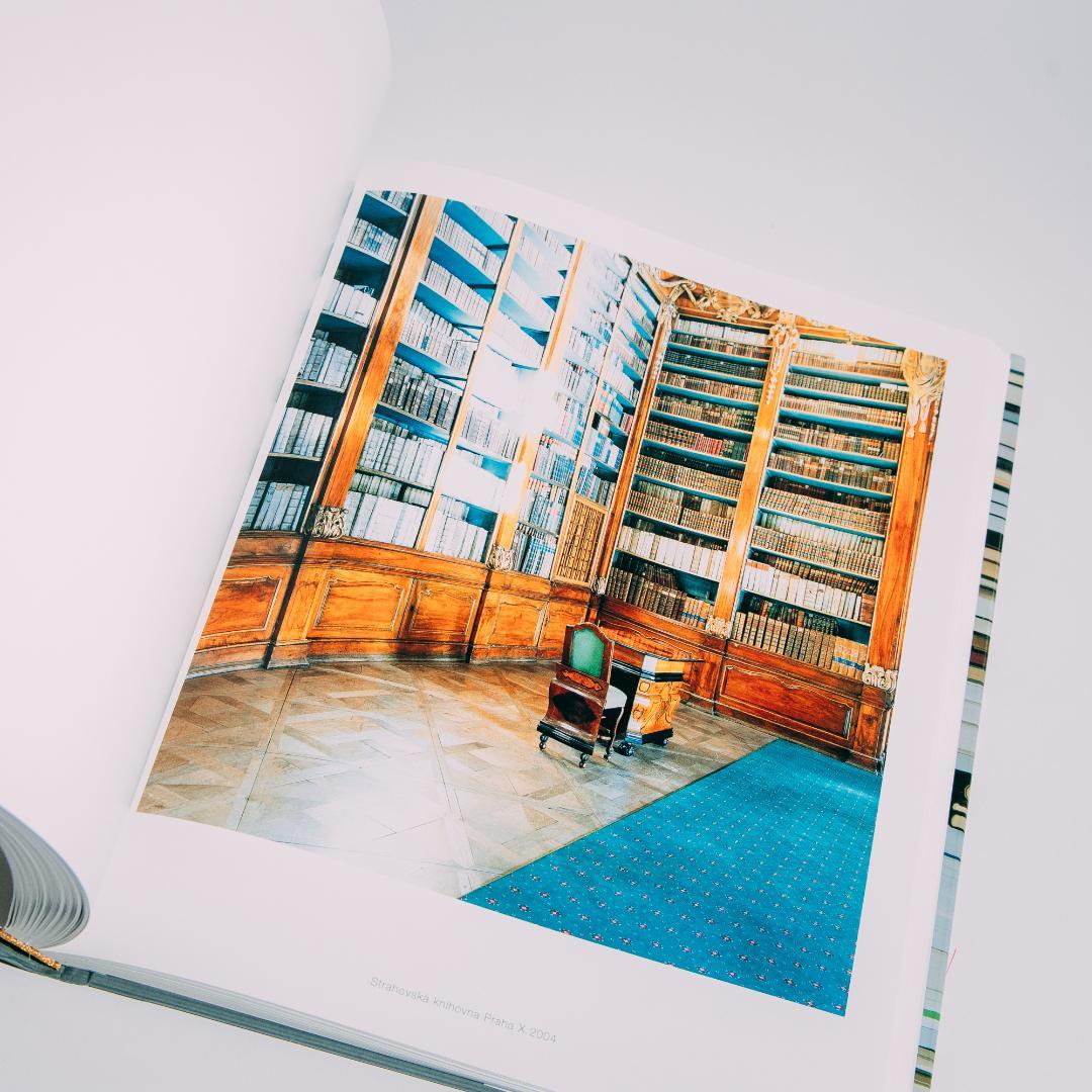 アート・デザイン・音楽 CANDIDA HOFER LIBRARIES