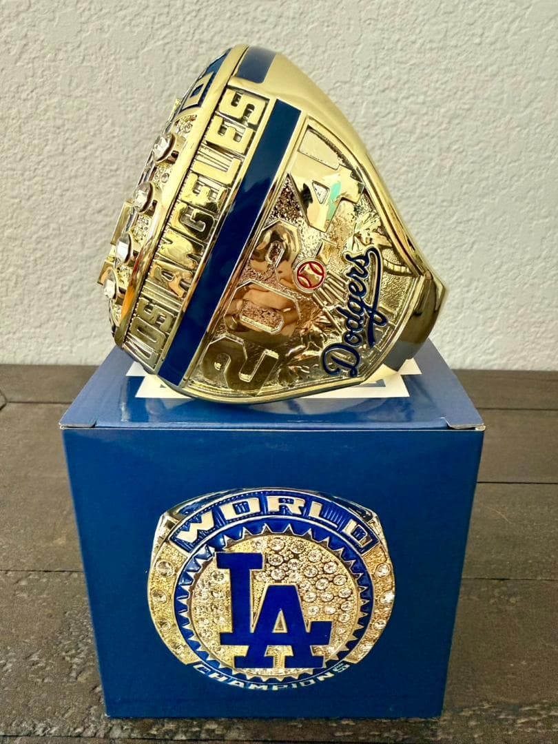 【非売品・限定品】LA Dodgers 2024年特大チャンピオンリングレプリカ