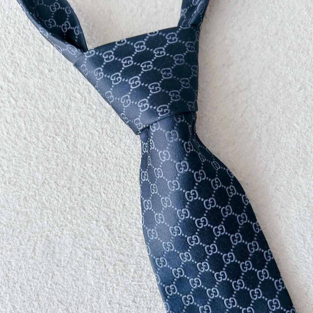 【グッチ】ネクタイ　GG柄　ロゴ総柄 シルク100% ネイビー　現行タグ