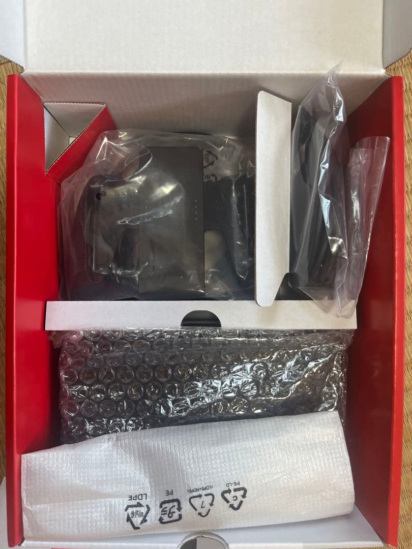 Nintendo Switch 本体 青と赤のジョイコン