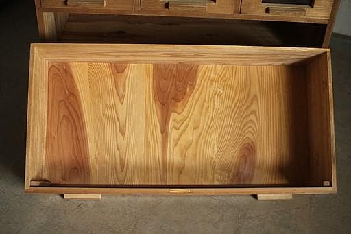 前面ガラスの引き出し5杯　食器棚　シャツケース　タンス　チェスト　古家具