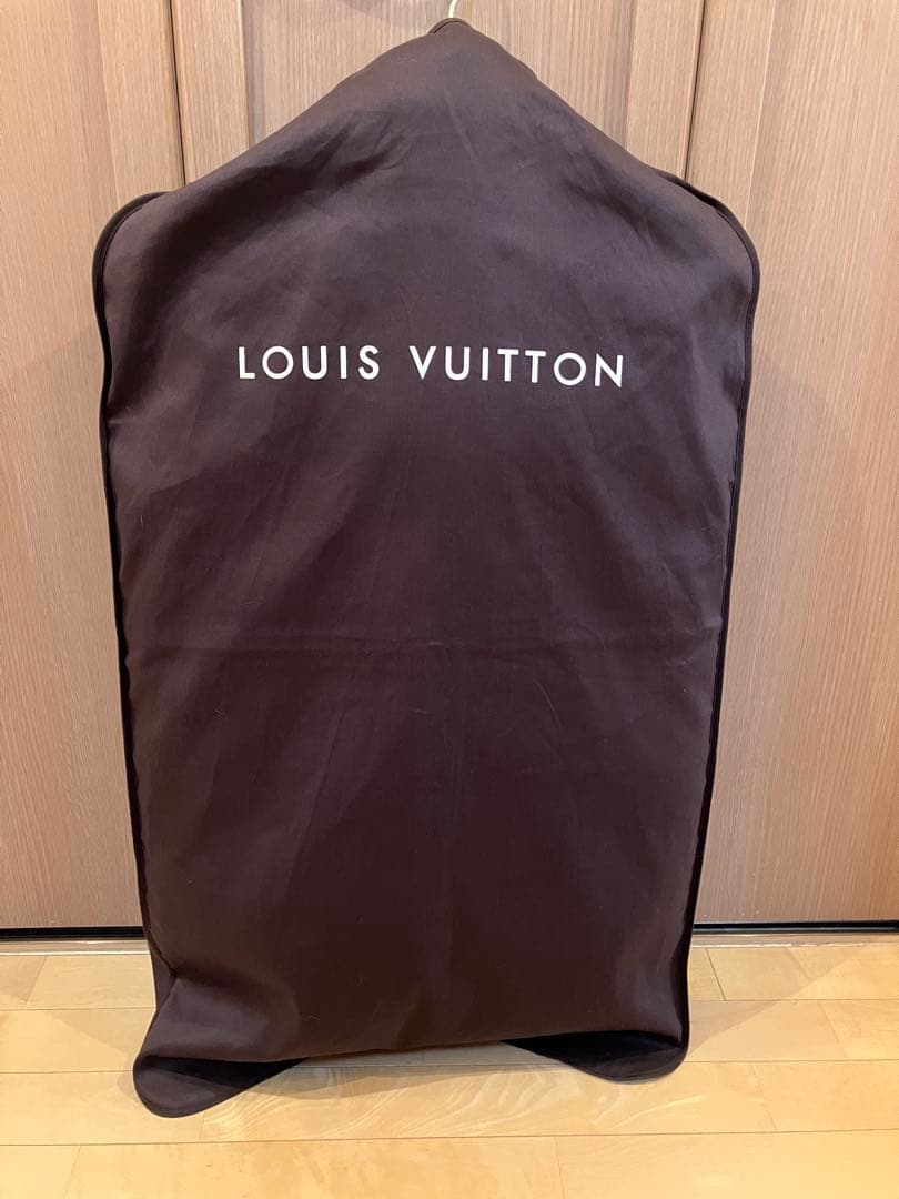 ルイヴィトン　ラビットファーリバーシブルダウンベスト