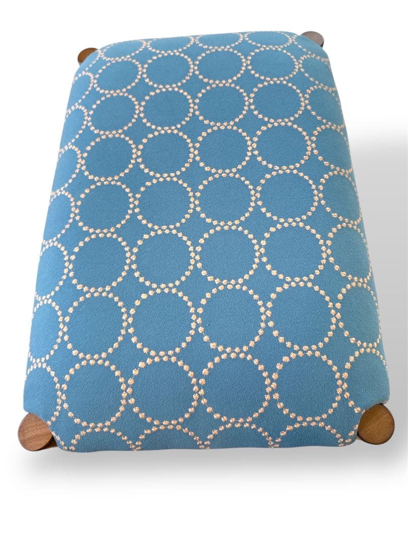 北欧スタイル　心弾む　ミナペルホネン　スツール　イス　椅子　オットマン　家具