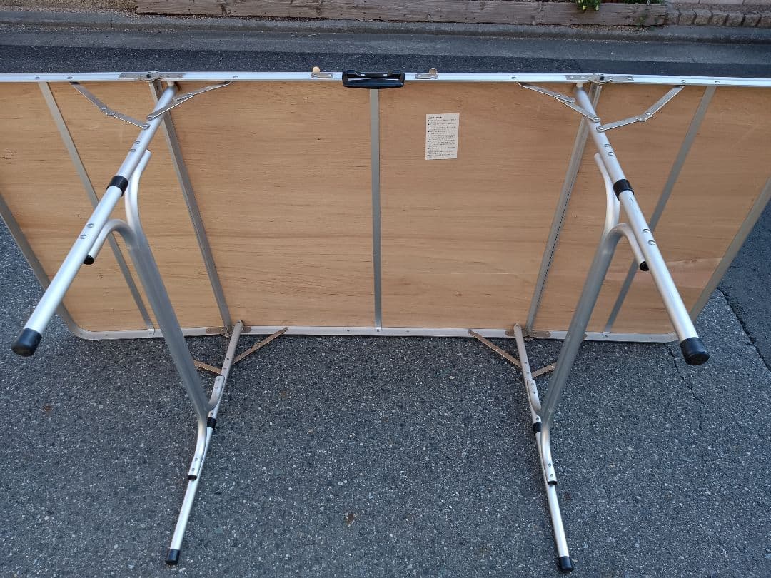 【Coleman】Tri-folding Table 8