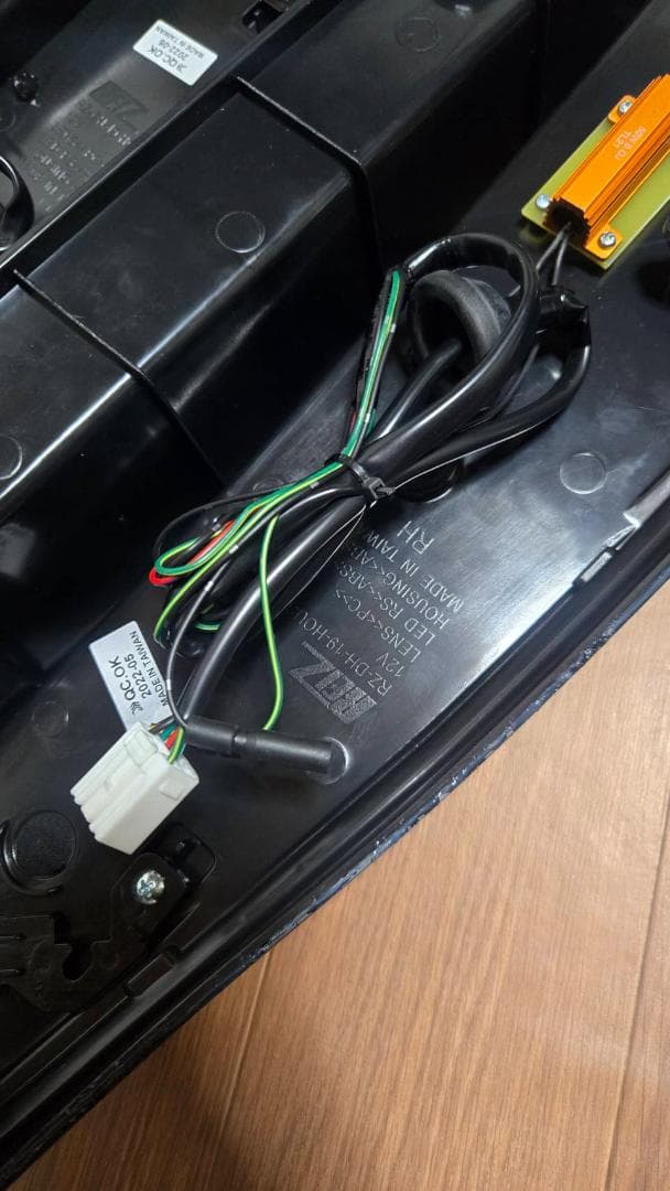 ダイハツ　LA650S　社外　スモーク　テールライト　シャイニングパーツ