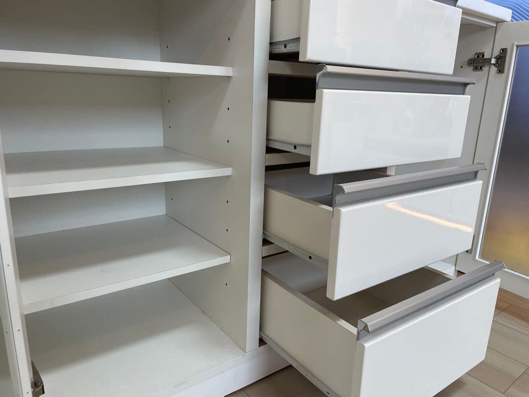 ホワイト ロータイプ　キッチンボート　食器棚 ガラス扉 引き出し