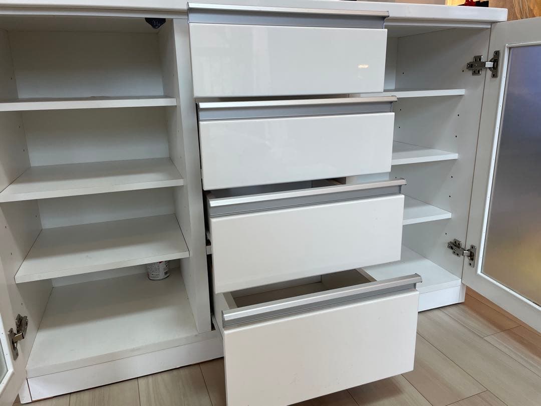 ホワイト ロータイプ　キッチンボート　食器棚 ガラス扉 引き出し
