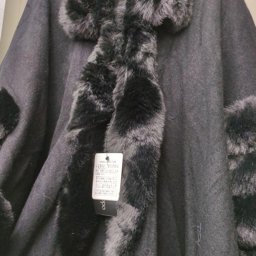【大人気！！】たっぷりファーのケープマント ブラック フリーサイズ