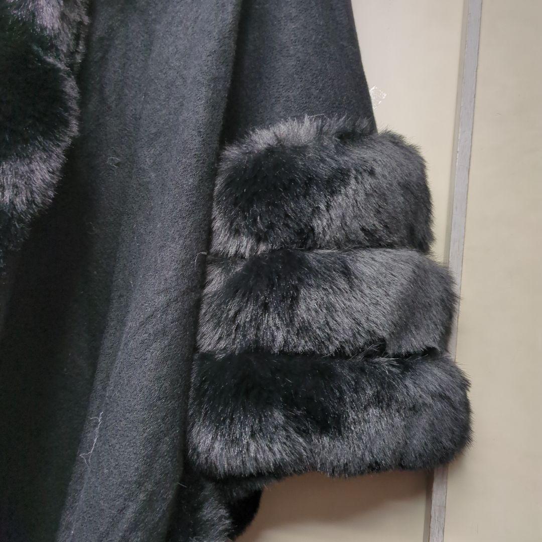 【大人気！！】たっぷりファーのケープマント ブラック フリーサイズ