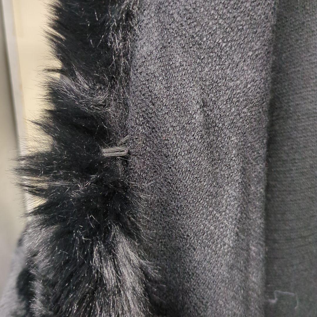 【大人気！！】たっぷりファーのケープマント ブラック フリーサイズ