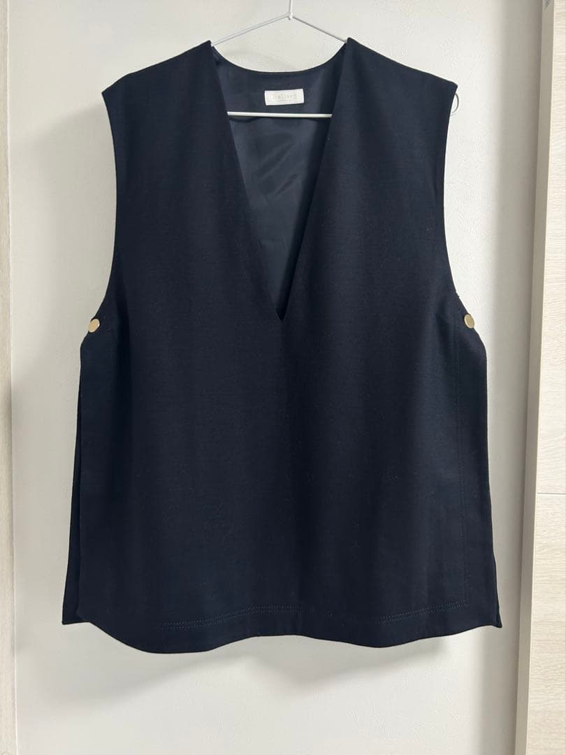 美品 25aw ボールジィ ウールスムース Vネックベスト ネイビー