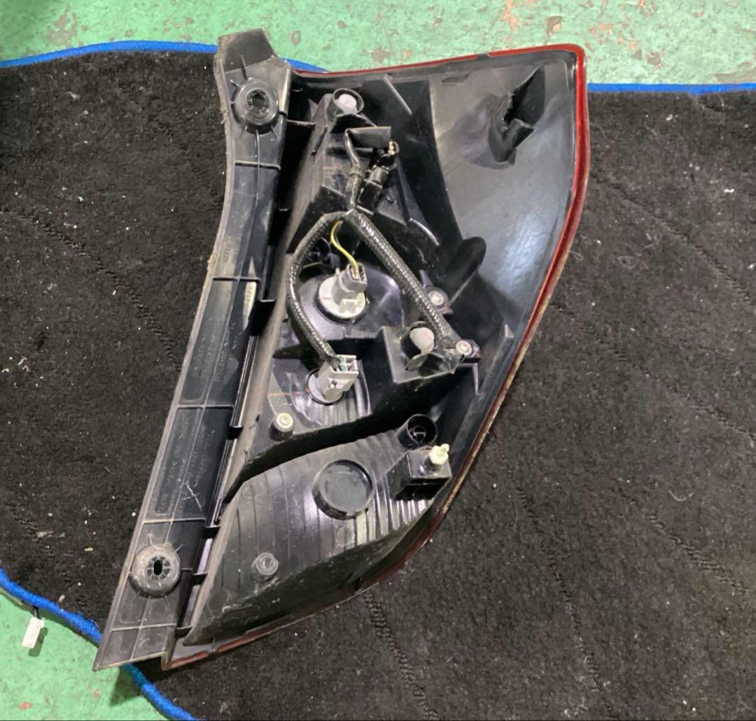 GP5 フィットハイブリッド　前期　純正テールランプ　4点