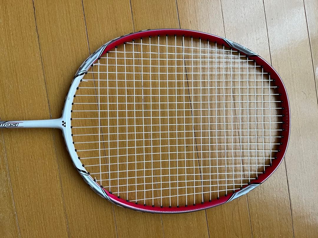Yonex バドミントンラケット 白/赤