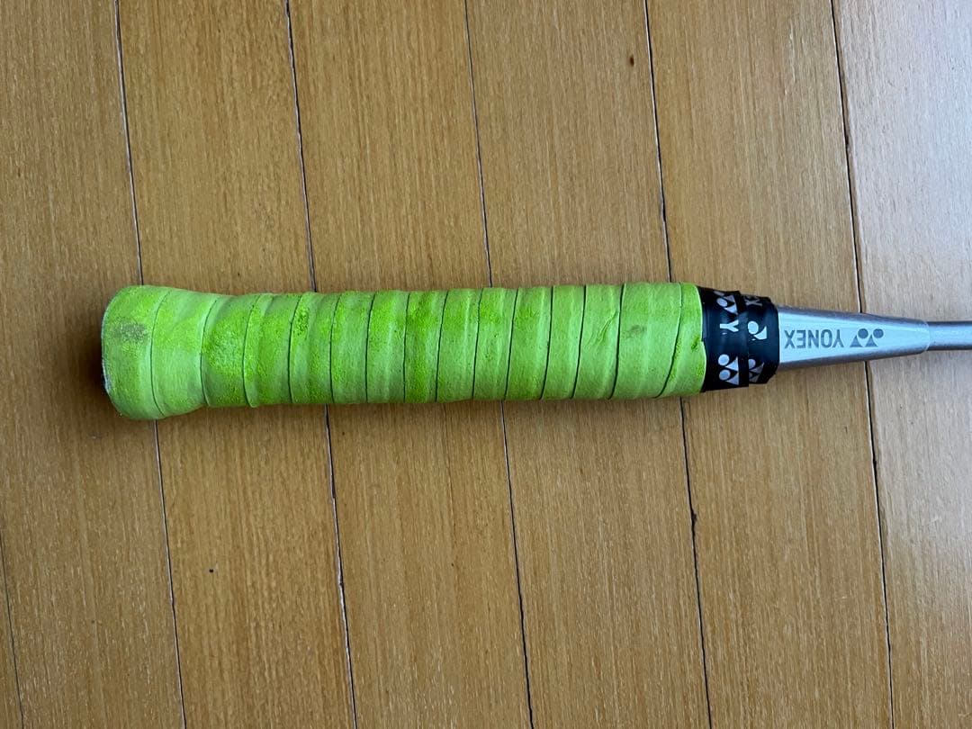 Yonex バドミントンラケット 白/赤