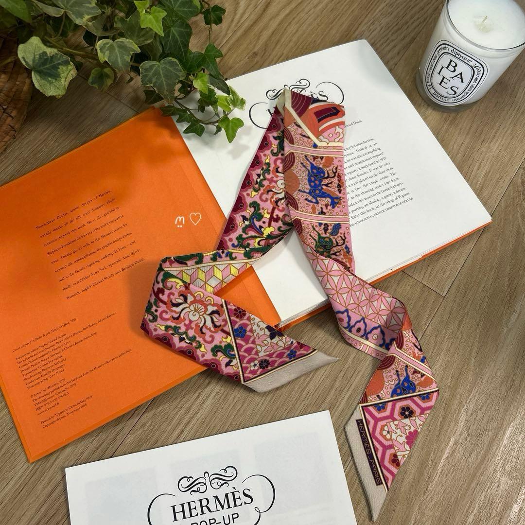 HERMESエルメス ツイリー　王室のコレクション　リボンスカーフ　ピンク