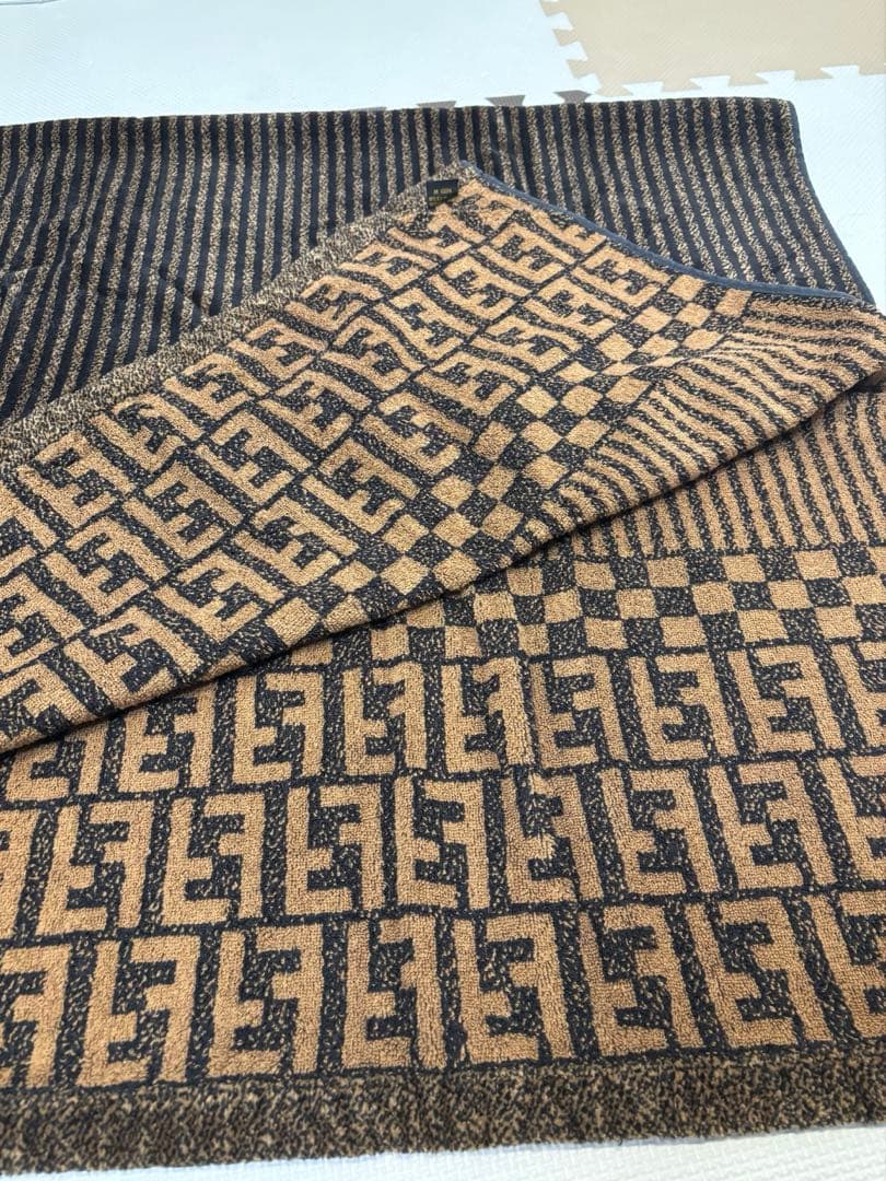 未使用　Fendi バスタオル ズッカ柄