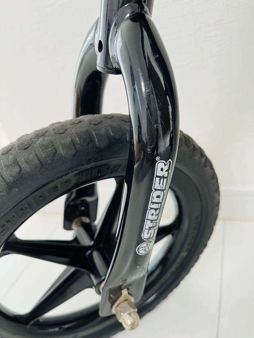 ミク様【美品】STRIDER 12 バランスバイク ブラック