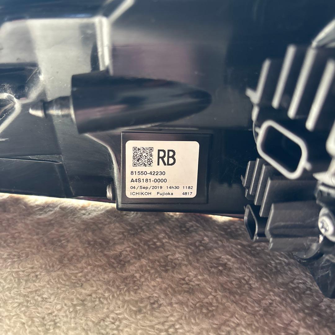 トヨタ　TOYOTA RAV4 純正テールランプ　RB