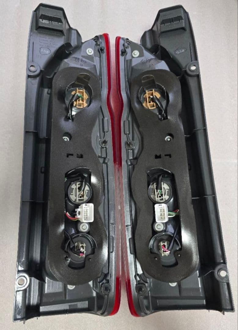 ハイエース 200系 トヨタ 純正 テールランプ 左右セット