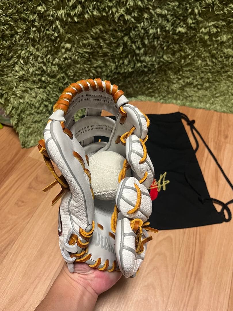 ウィルソン ワナビーヒーローデュアル軟式ユーティリティ用DW5型 ホワイト