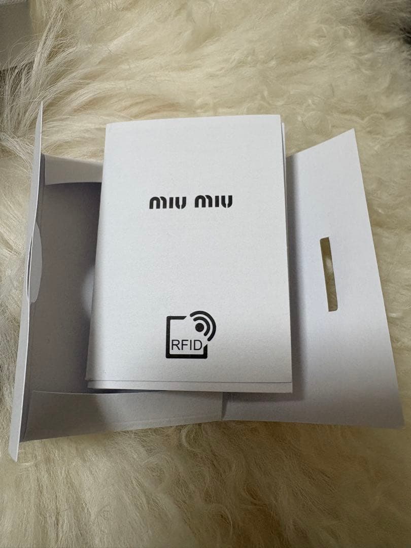 新品未使用 証明書付きMIU MIU クリスタルヘアクリップ