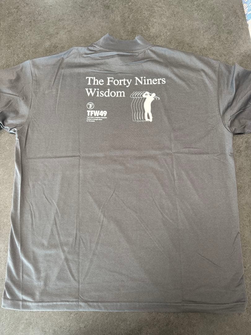 新品TFW49 ダークグレー ハイネックシャツCHARCOAL