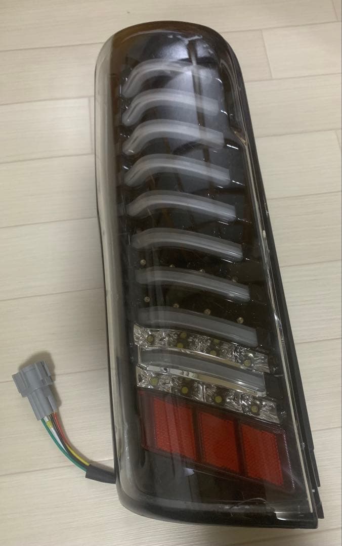 日産 NV350 キャラバン E26（2017年モデル用 社外LEDテールランプ