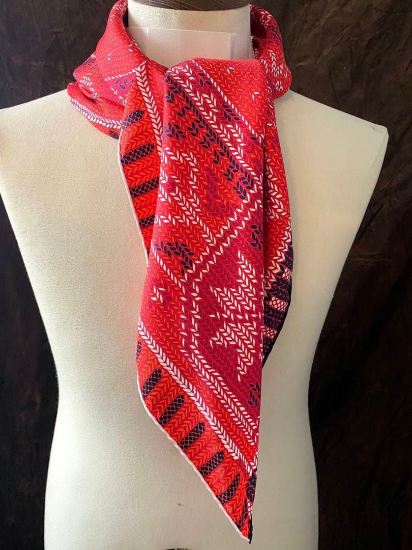 エルメス HERMES スカーフ カレ90 暖炉のそばで 赤