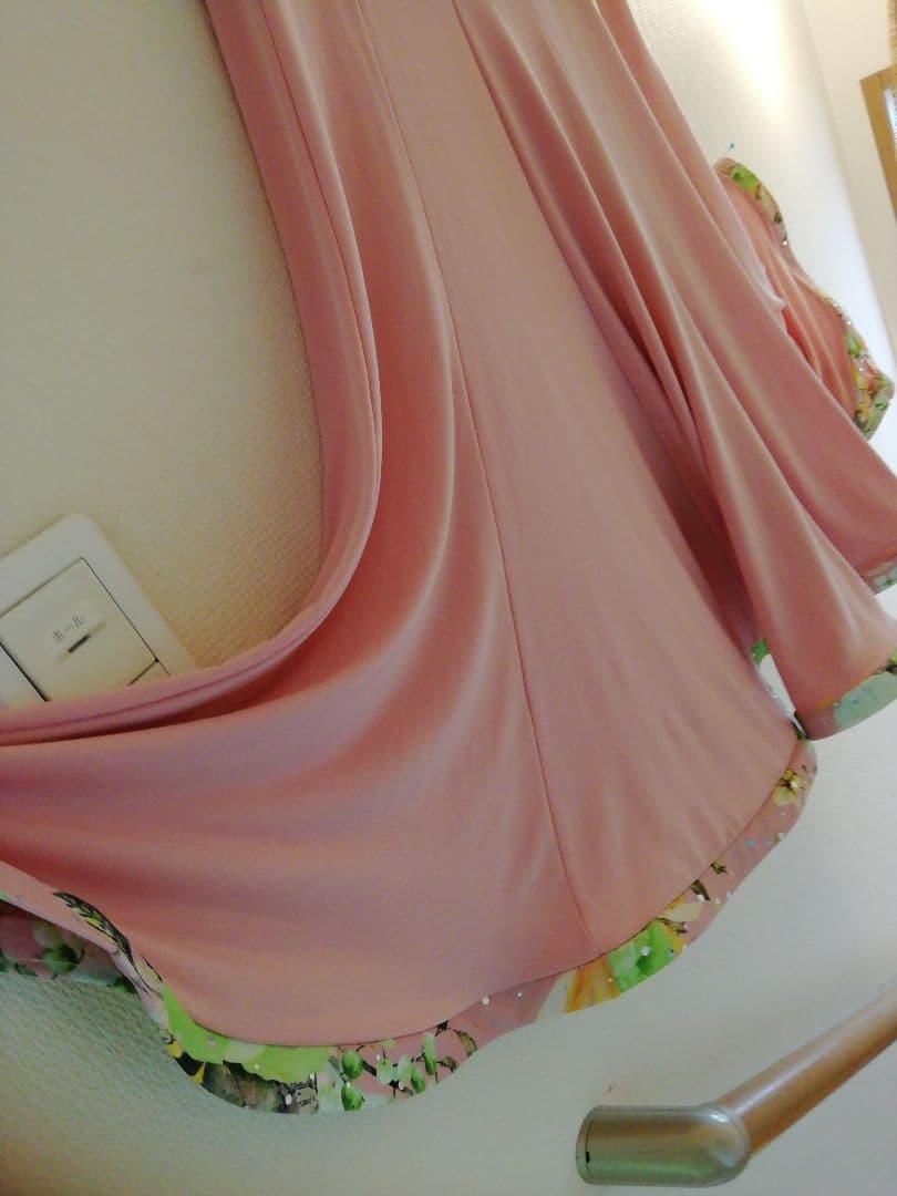 サーモンピンク 、フラワープリント フレアーロングスカート、新品