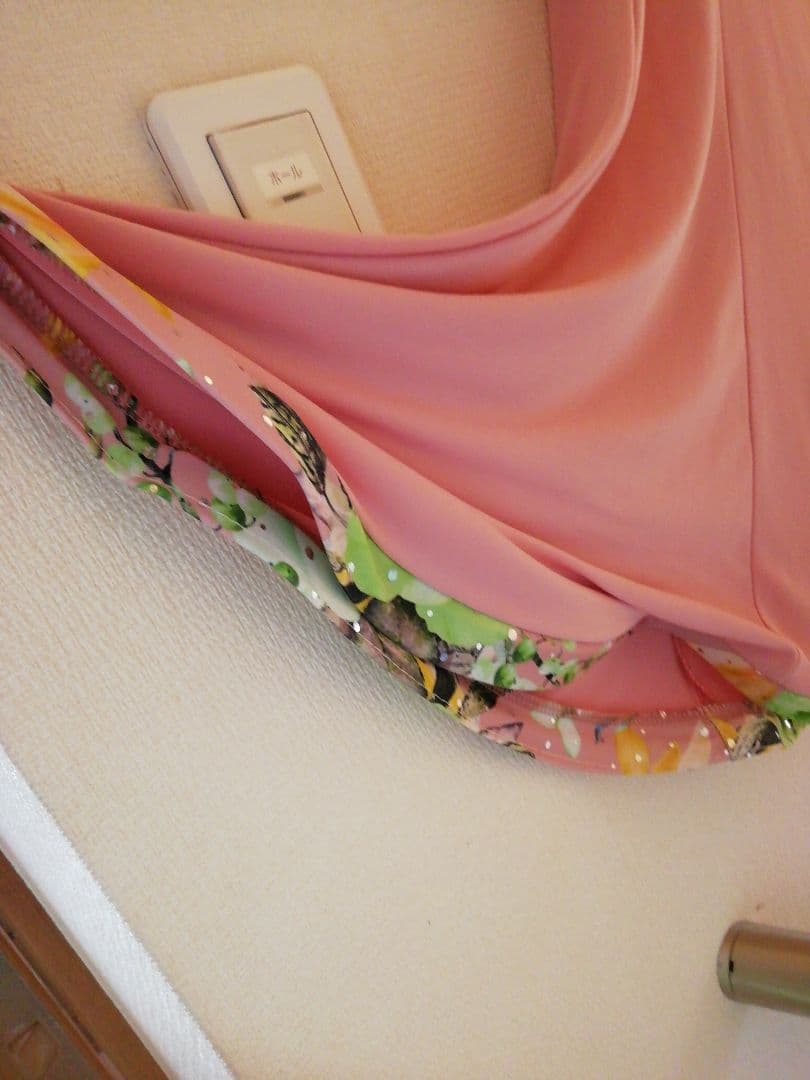 サーモンピンク 、フラワープリント フレアーロングスカート、新品