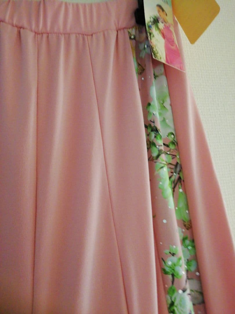 サーモンピンク 、フラワープリント フレアーロングスカート、新品