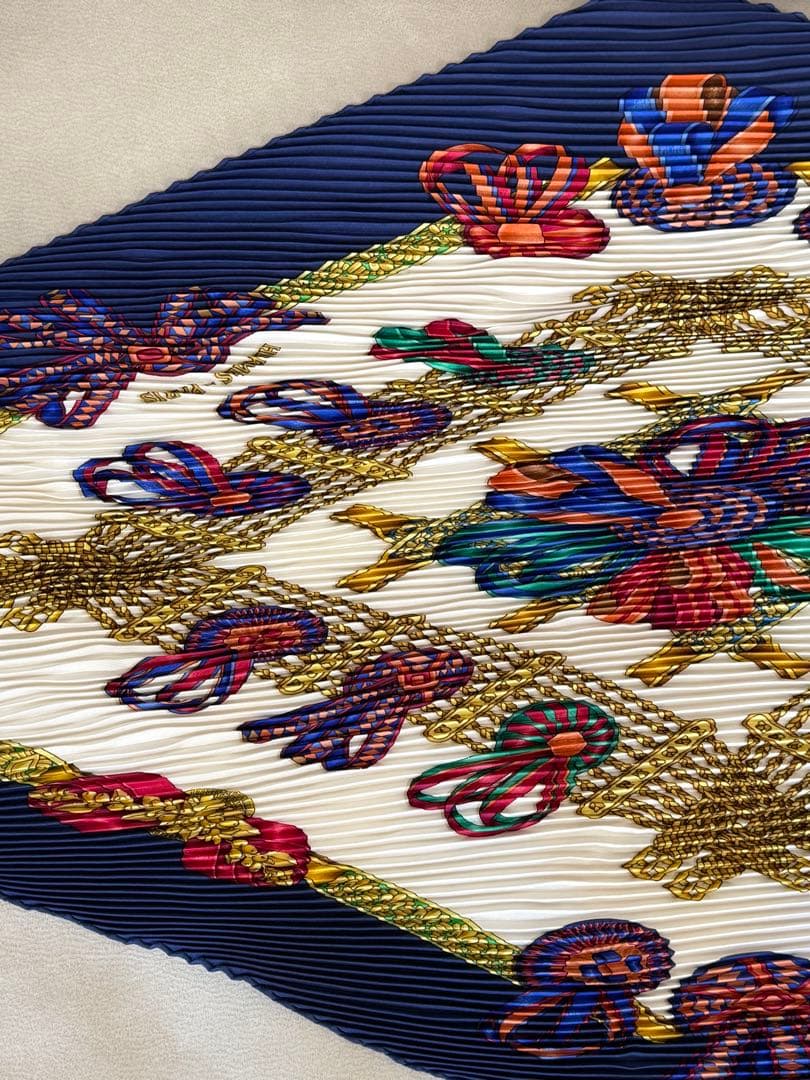 エルメス　プリーツスカーフ　LES RUBANS DU CHEVALIER