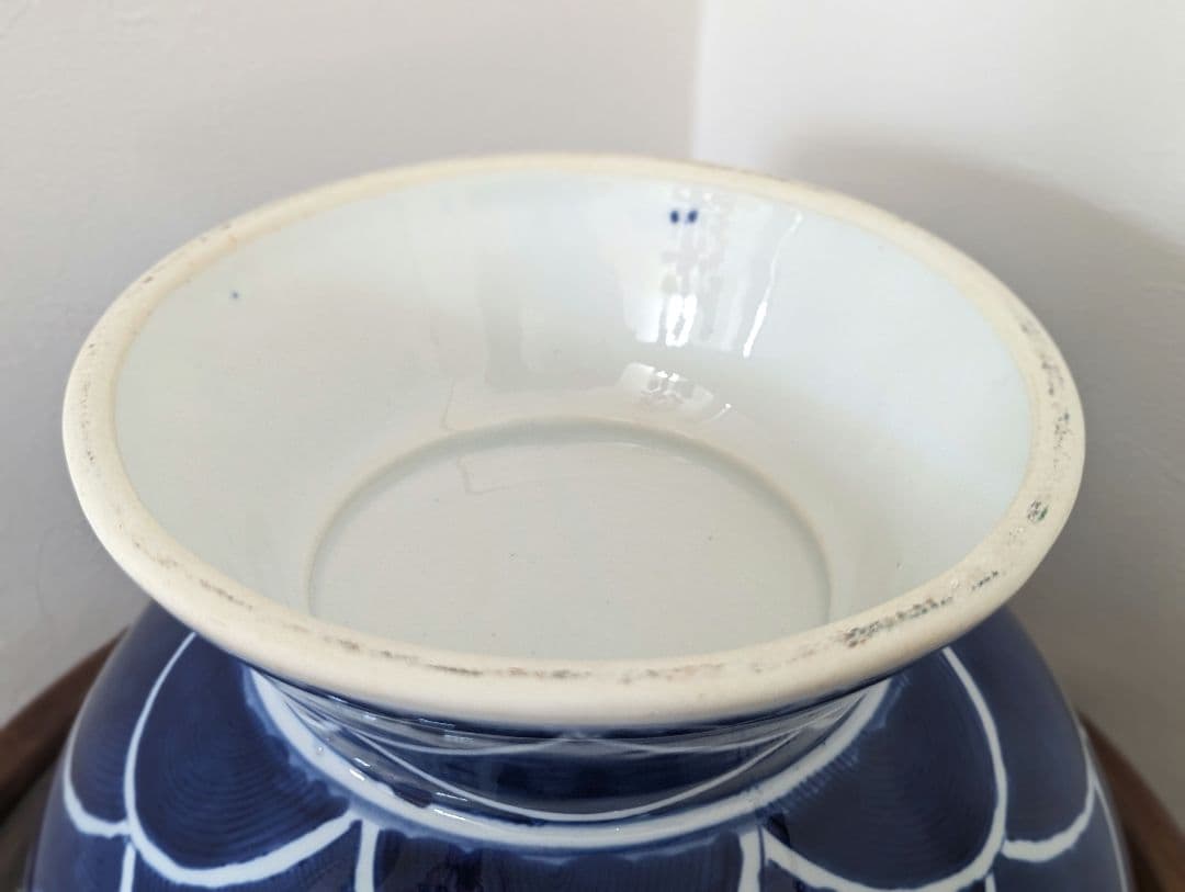 骨董　染付　波に白兎　 大鉢　睡蓮鉢　Antiques