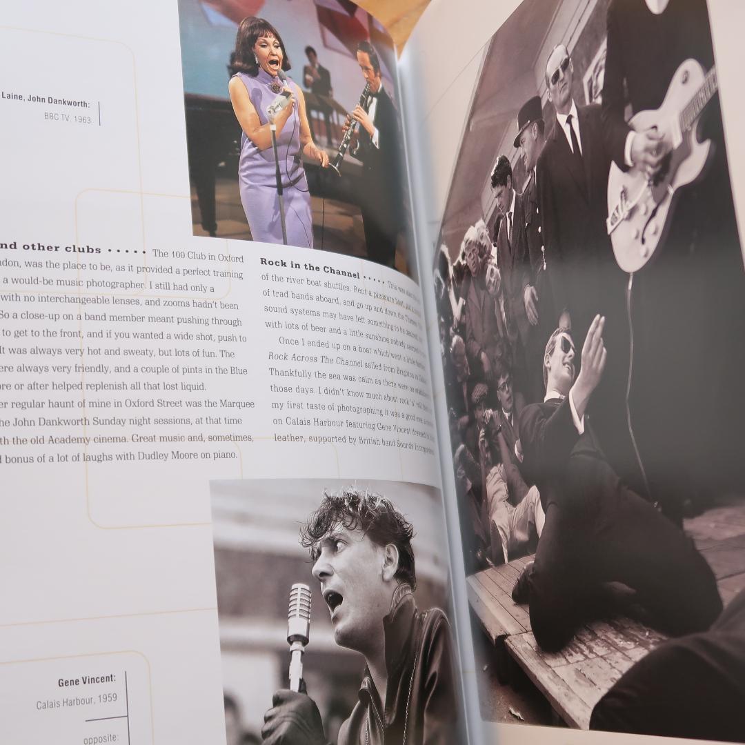 2月限定セール！希少サイン本　洋書　The Unclosed Eye （写真集）