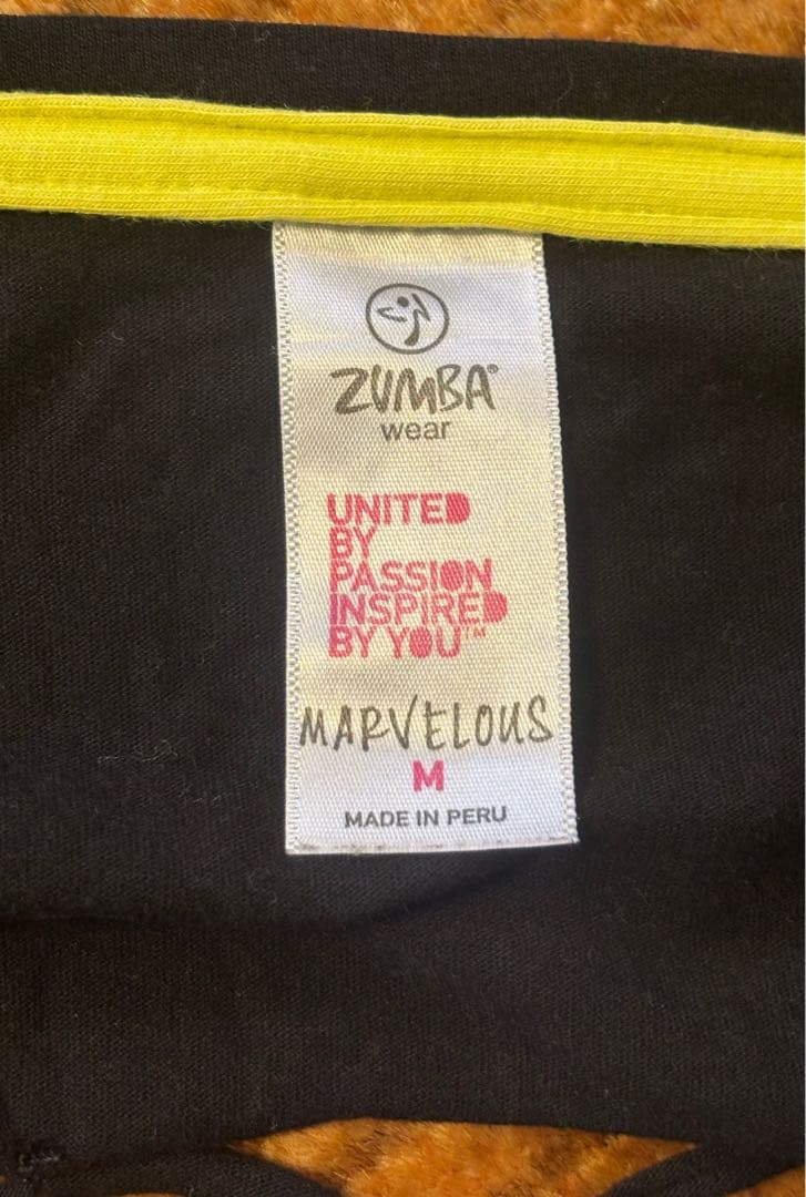 ズンバ パンツ1枚 ＋Tシャツ4枚 ＋ブレスレット2個 ＋缶バッジ2個まとめ売り