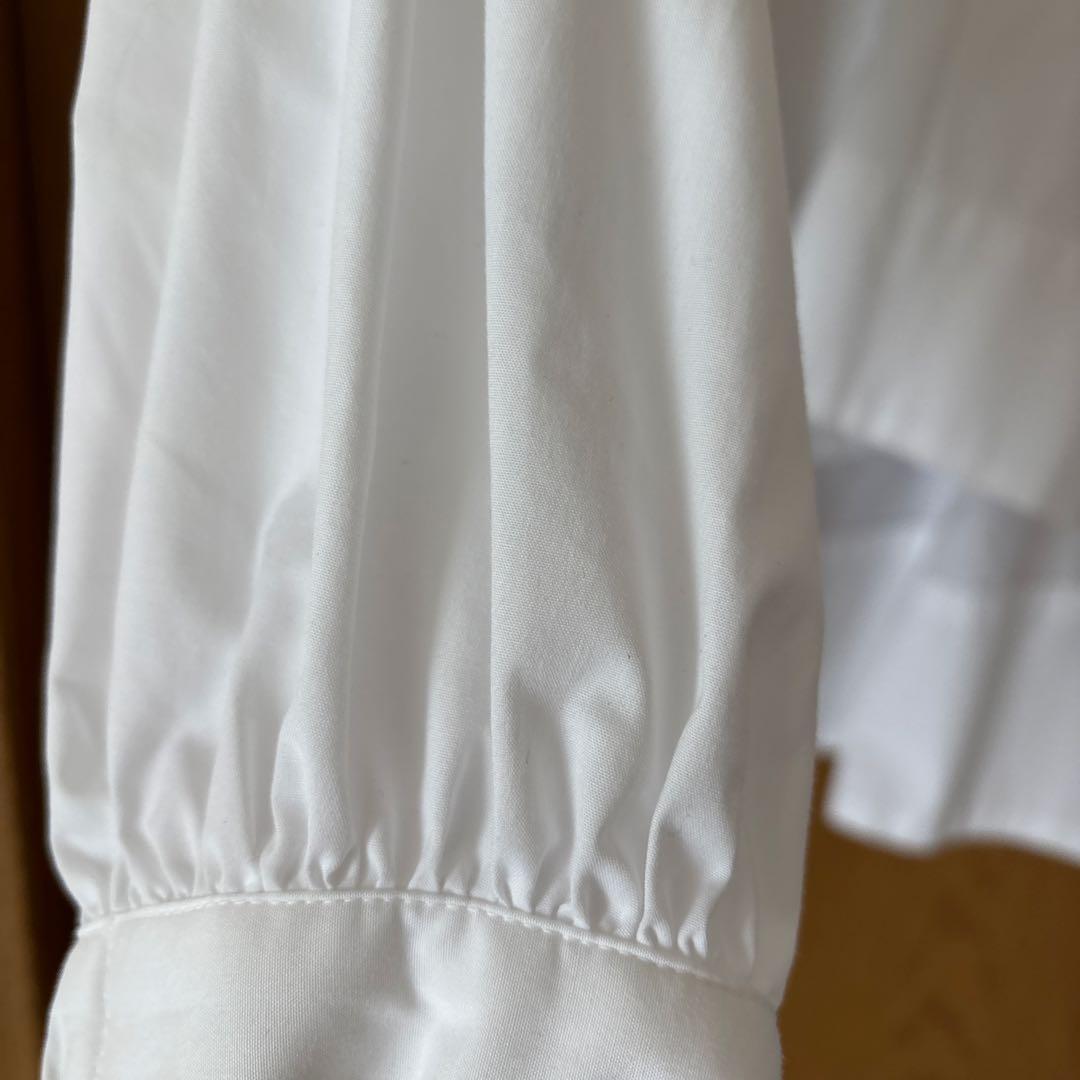 たっぷりギャザーのフレアブラウス