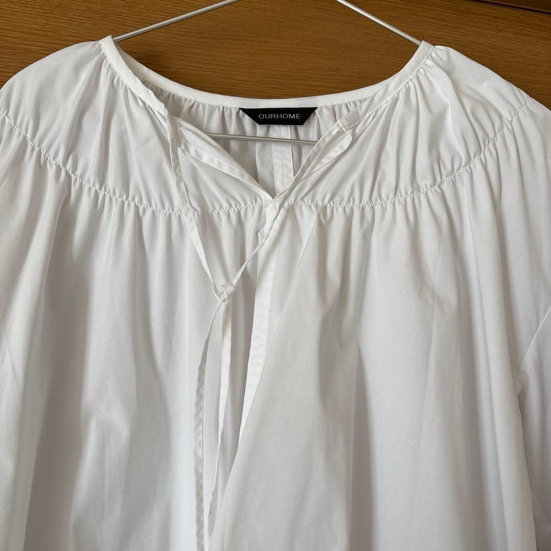 たっぷりギャザーのフレアブラウス