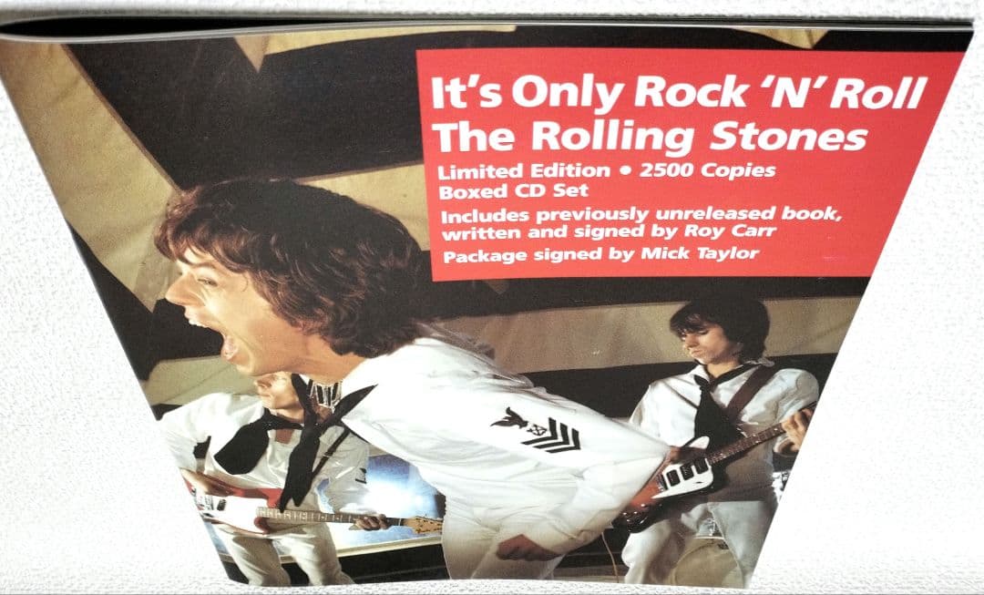Ｉｔ‘ｓ Ｏｎｌｙ…』Ｐａｃｋａｇｅ ｓｉｇｎｅｄ ｂｙ Ｍｉｃｋ Ｔａｙｌｏｒ