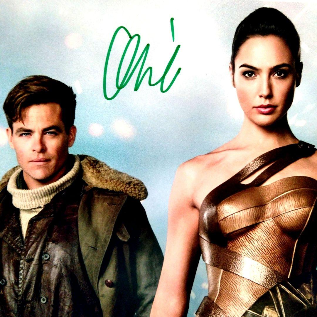 ガル・ガドットとクリス・パインとロビン・ライト直筆サイン入り超大型写真