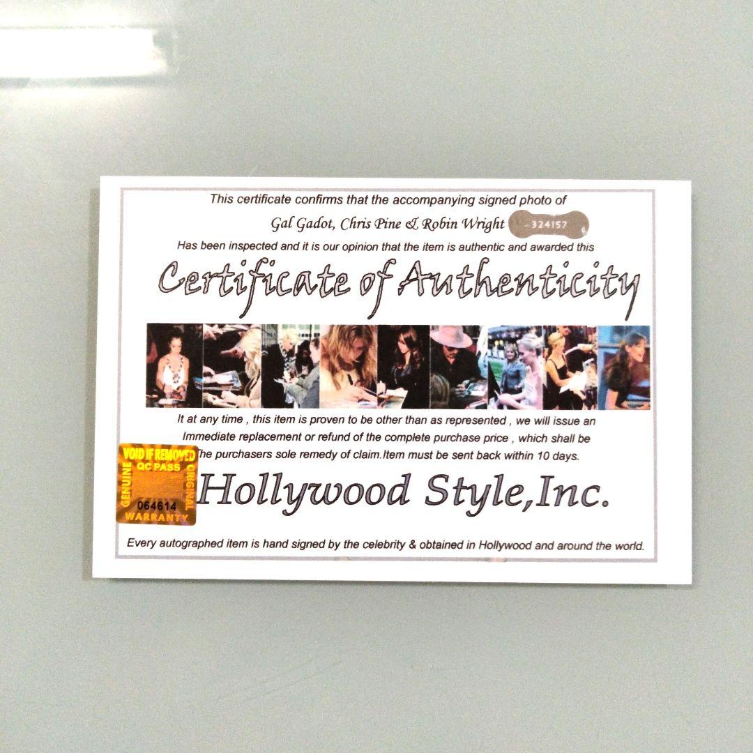 ガル・ガドットとクリス・パインとロビン・ライト直筆サイン入り超大型写真