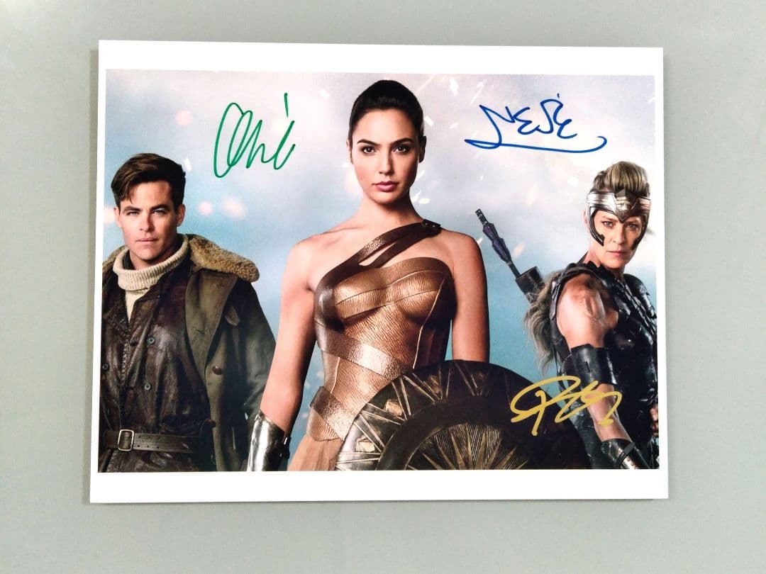 ガル・ガドットとクリス・パインとロビン・ライト直筆サイン入り超大型写真
