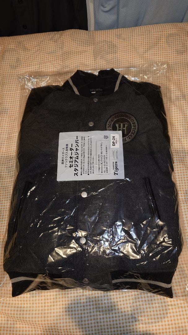 阪神タイガース公式ファンクラブ入会特典スタジアムジャンパー（Ｌサイズ）DVD付き