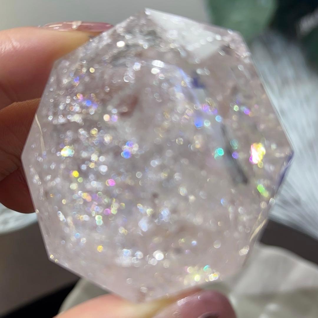 高品質 ギラギラ レインボー ピンクアゼツライト ダイヤ型 置物 d473