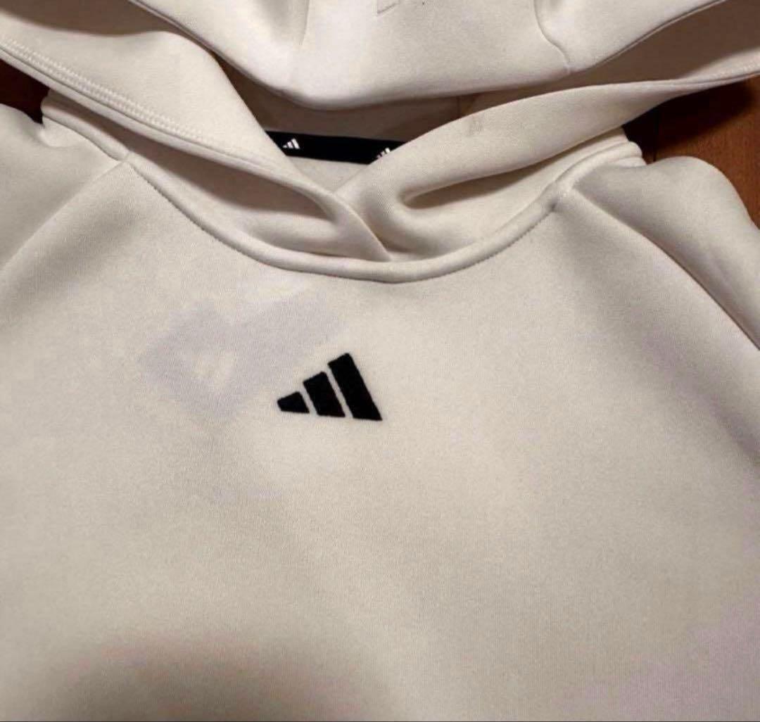 ダンボールニット　セットアップ　ホワイト　アディダス　ゴルフ　春秋　ゴルフウェア