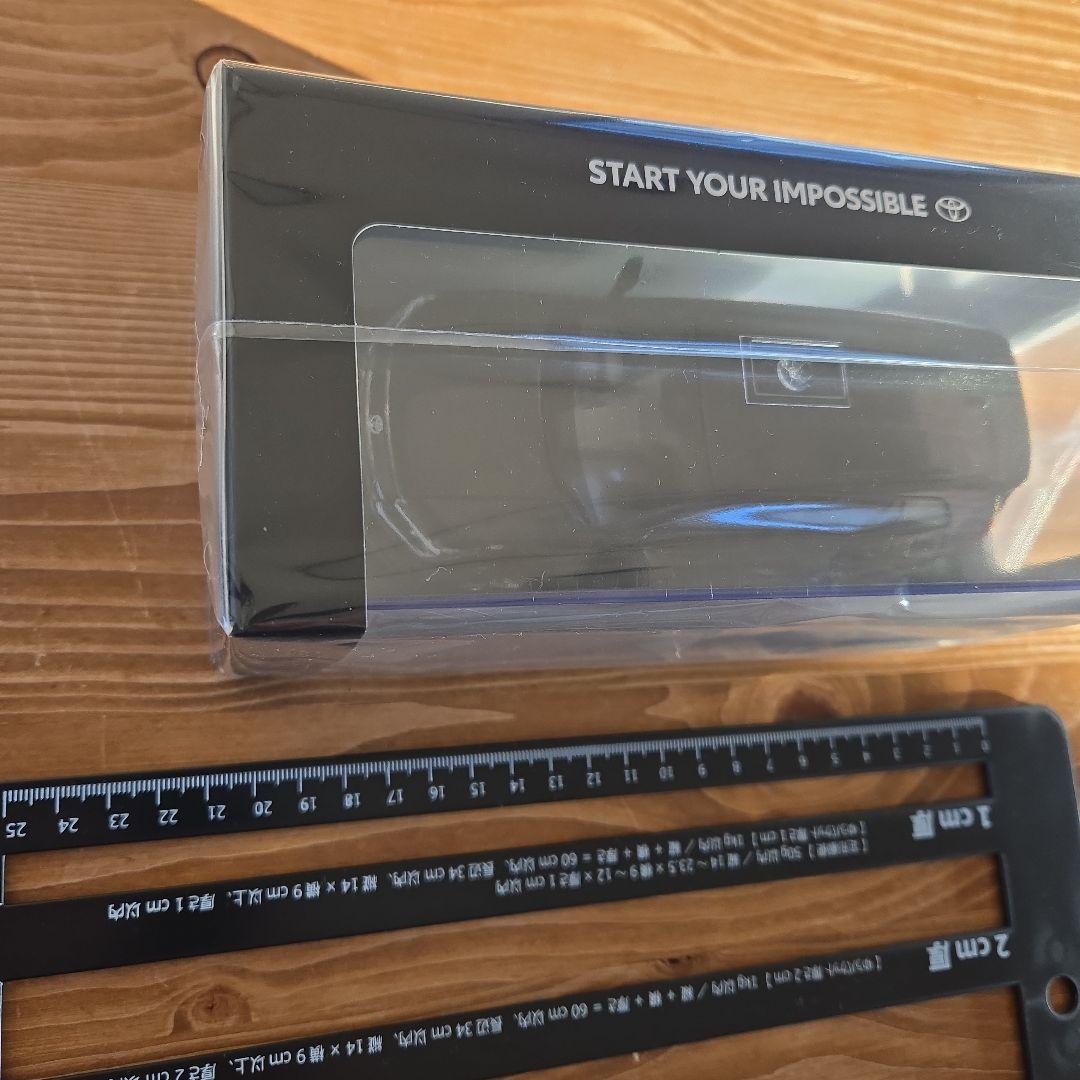 トヨタRAV4ミニカー　Z・ハイブリッド　アティチュードブラックマイカ　新品