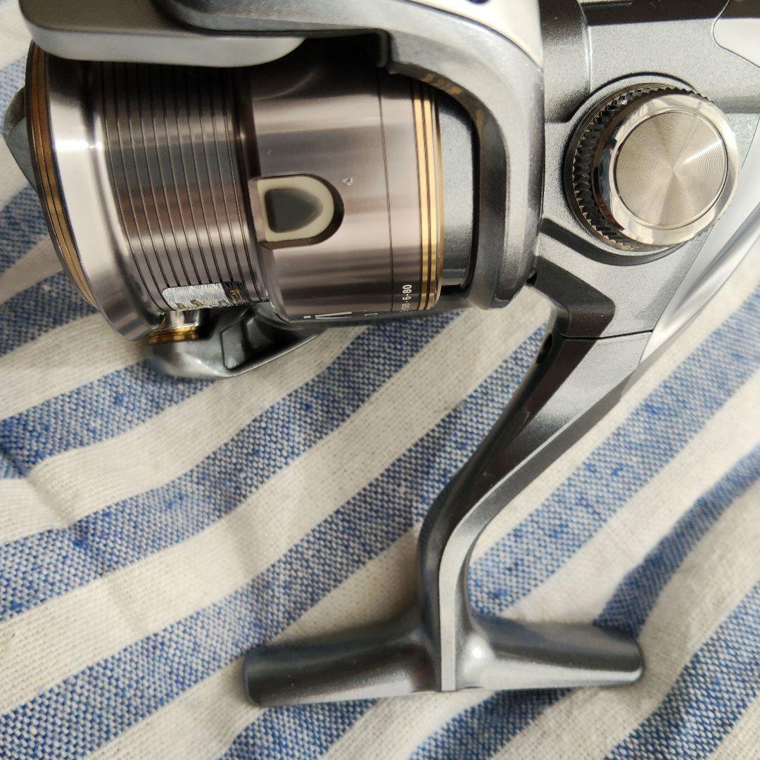 【極美品】スピニングリール 人気シリーズ　ナビ NAVi 2500S SE26E