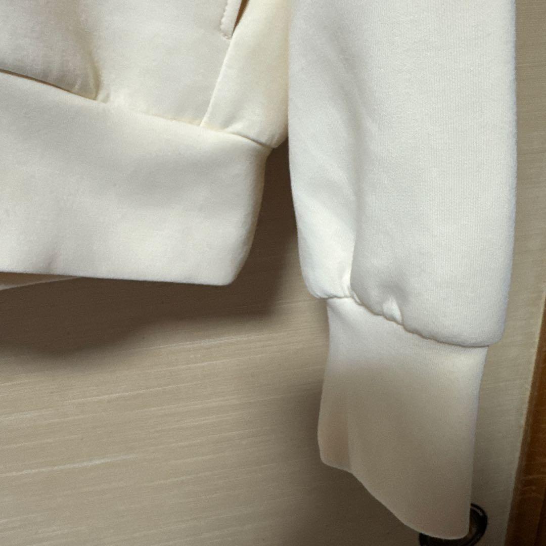 インゲボルグ　シグネチャーモチーフ刺繍フーディ