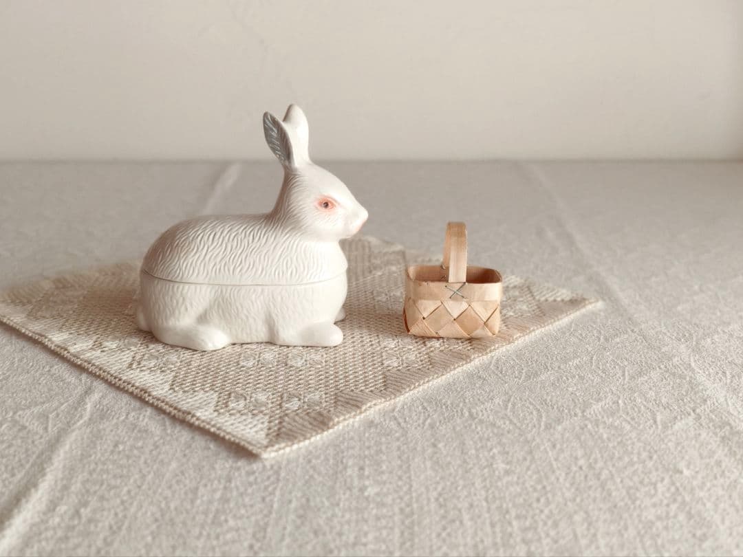 【たぁこ*さま】vintage pot ୨୧ * 白ウサギさんの テリーヌポット