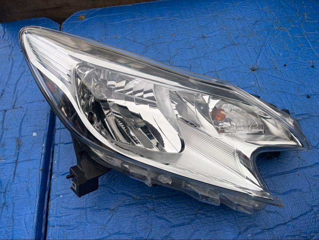 日産　ノート　E12 ヘッドライト左右セット03 ハロゲン