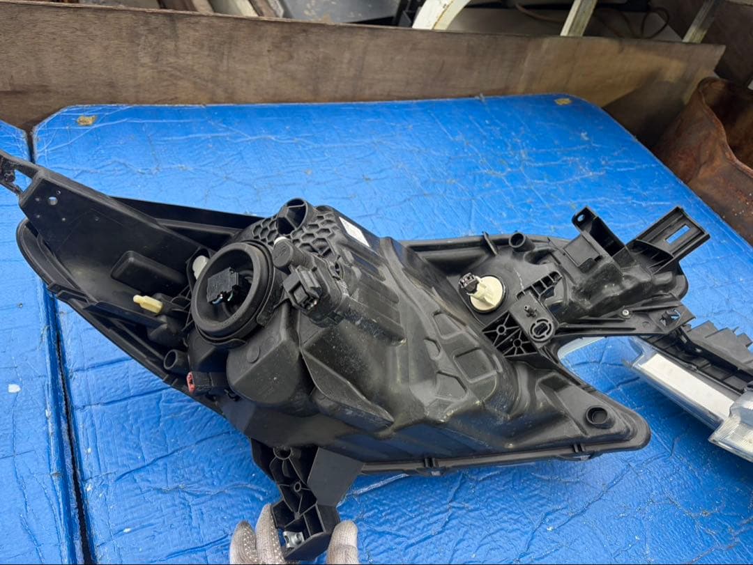 日産　ノート　E12 ヘッドライト左右セット03 ハロゲン